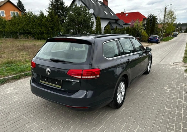 Volkswagen Passat cena 46900 przebieg: 287517, rok produkcji 2014 z Pieniężno małe 79